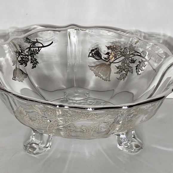 Elegant Silver-Trimmed Glass Bowl - Picture 2 of 9